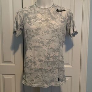 Nike Pro Men's Camouflage T-Shirt - Gray